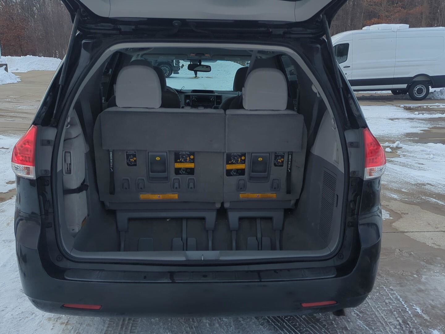 Used 2011 Toyota Sienna LE image 9