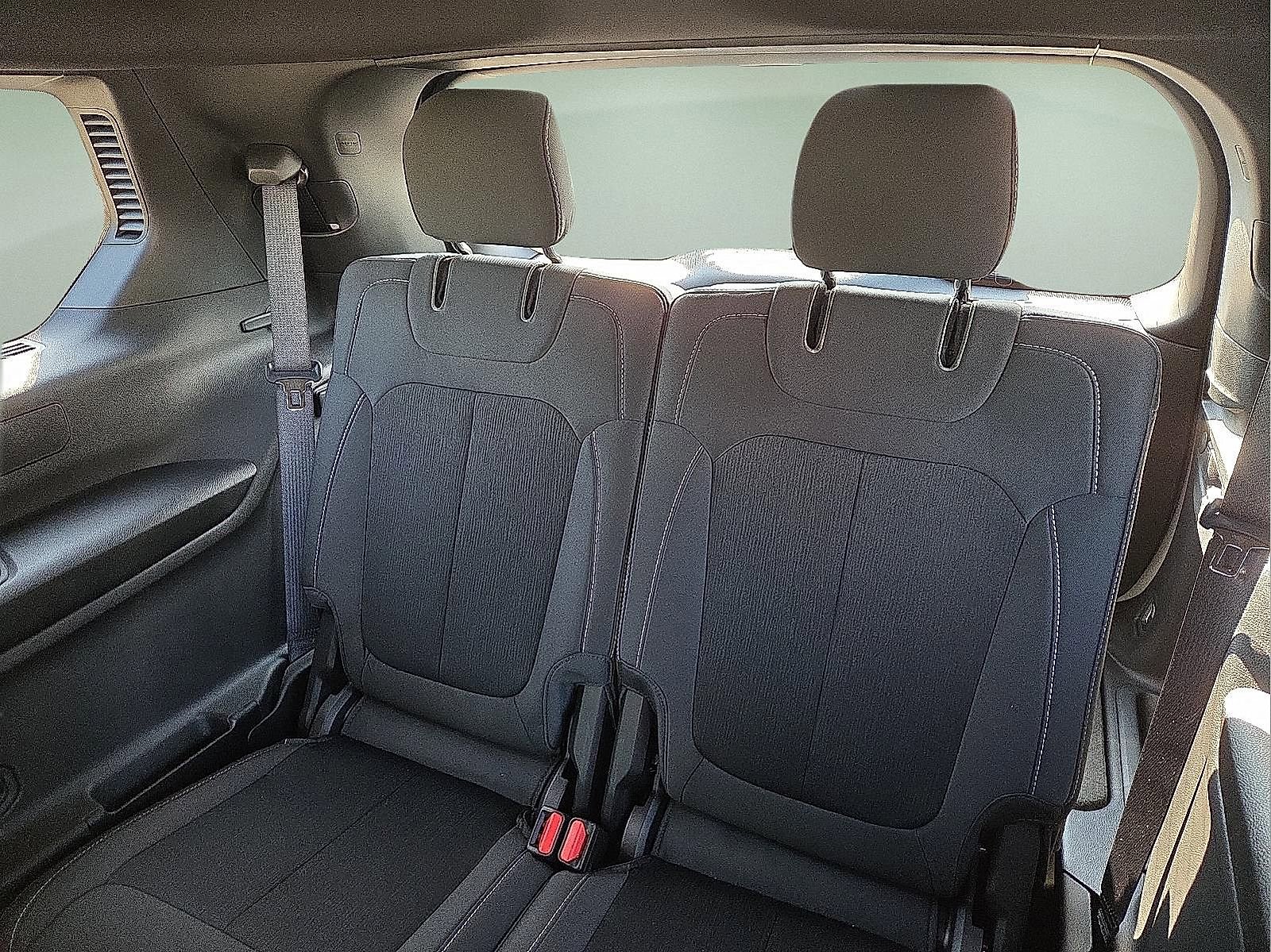 Used 2025 Jeep Grand Cherokee L Laredo image 11