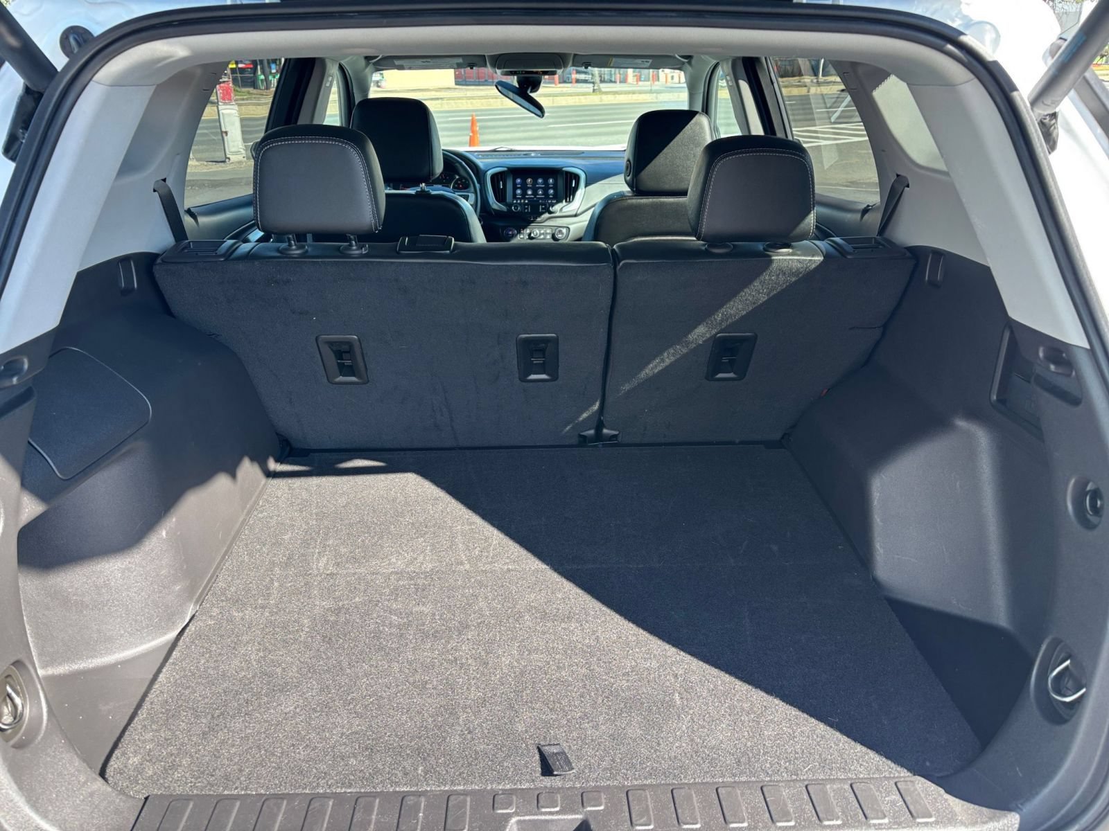 Used 2024 GMC Terrain SLT AWD/4WD image 29