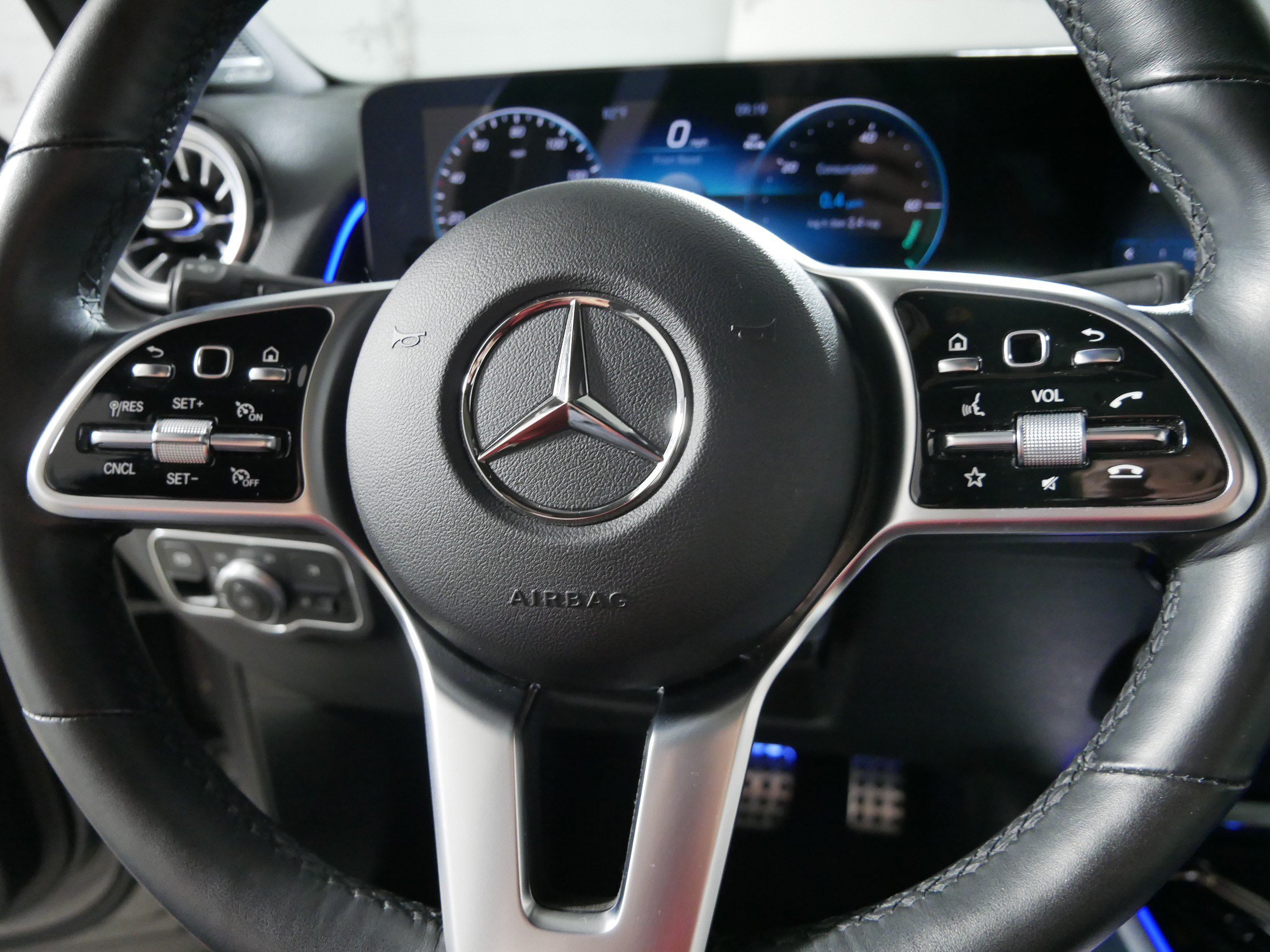 Used 2023 Mercedes-Benz GLB 250 4MATIC image 25
