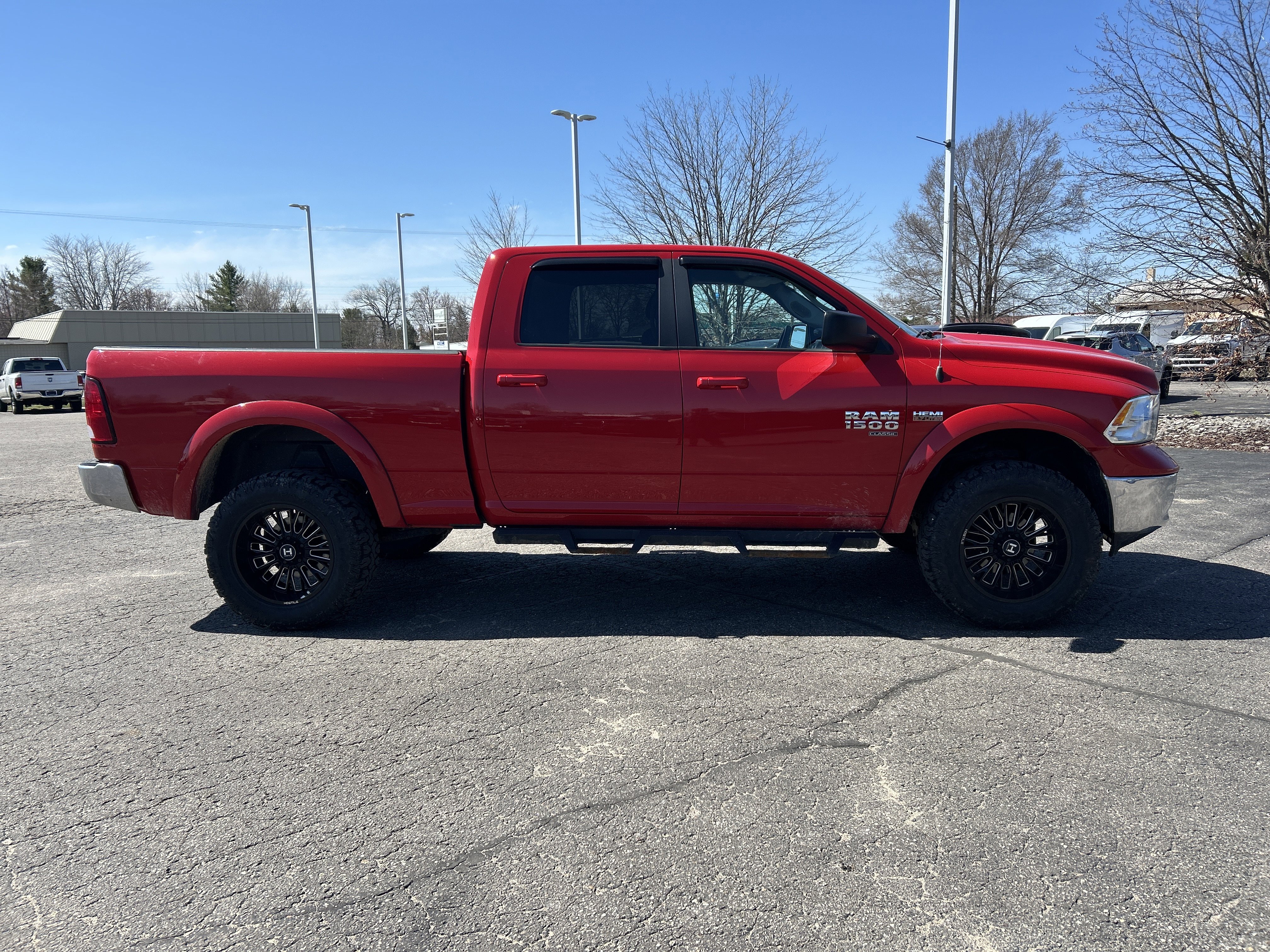 Used 2019 RAM 1500 Classic SLT AWD/4WD image 3