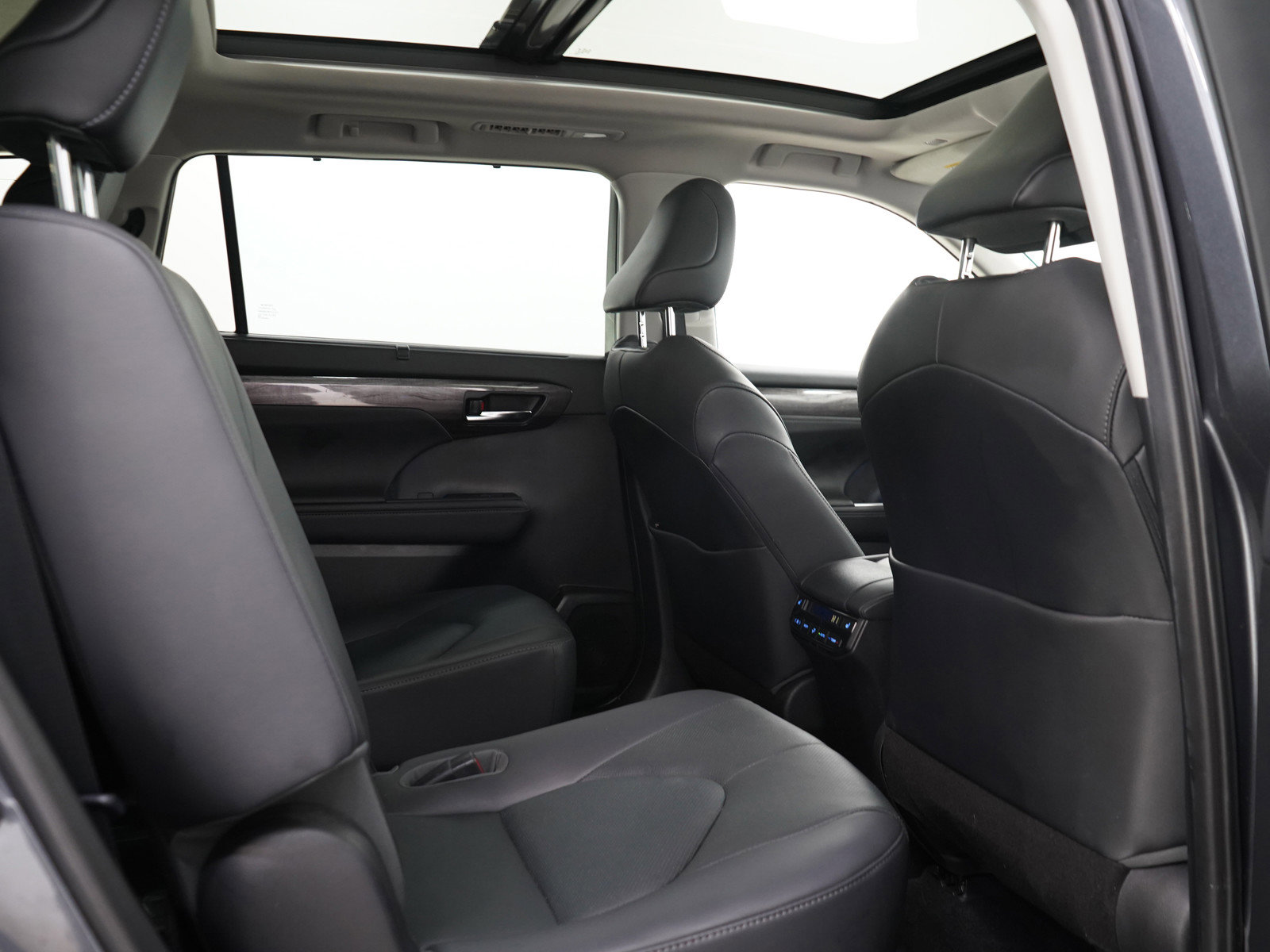Used 2020 Toyota Highlander Platinum AWD/4WD image 14