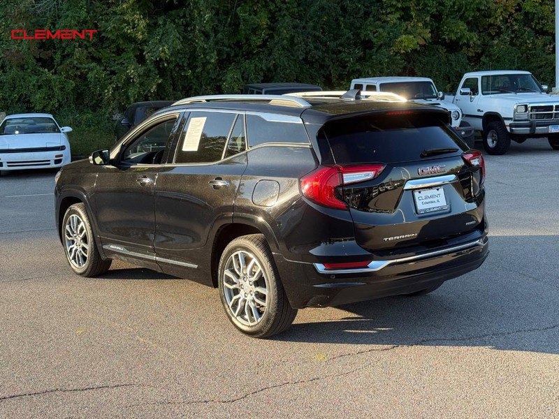 Used 2023 GMC Terrain Denali w/ Denali Premium Package AWD/4WD image 3