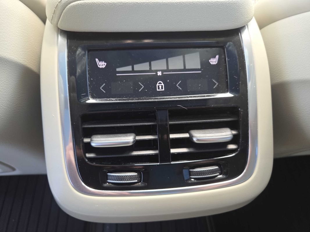 Used 2022 Volvo XC60 B5 Inscription AWD/4WD image 29