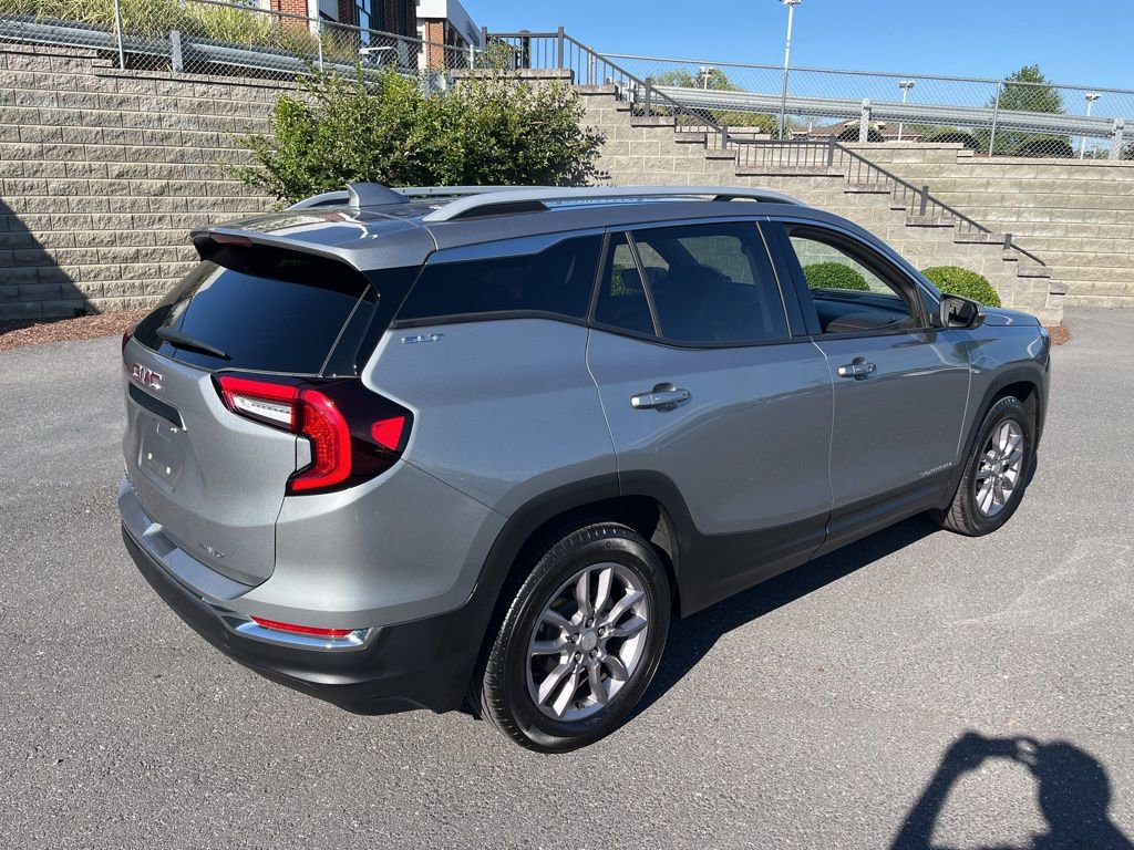 Used 2024 GMC Terrain SLT image 12