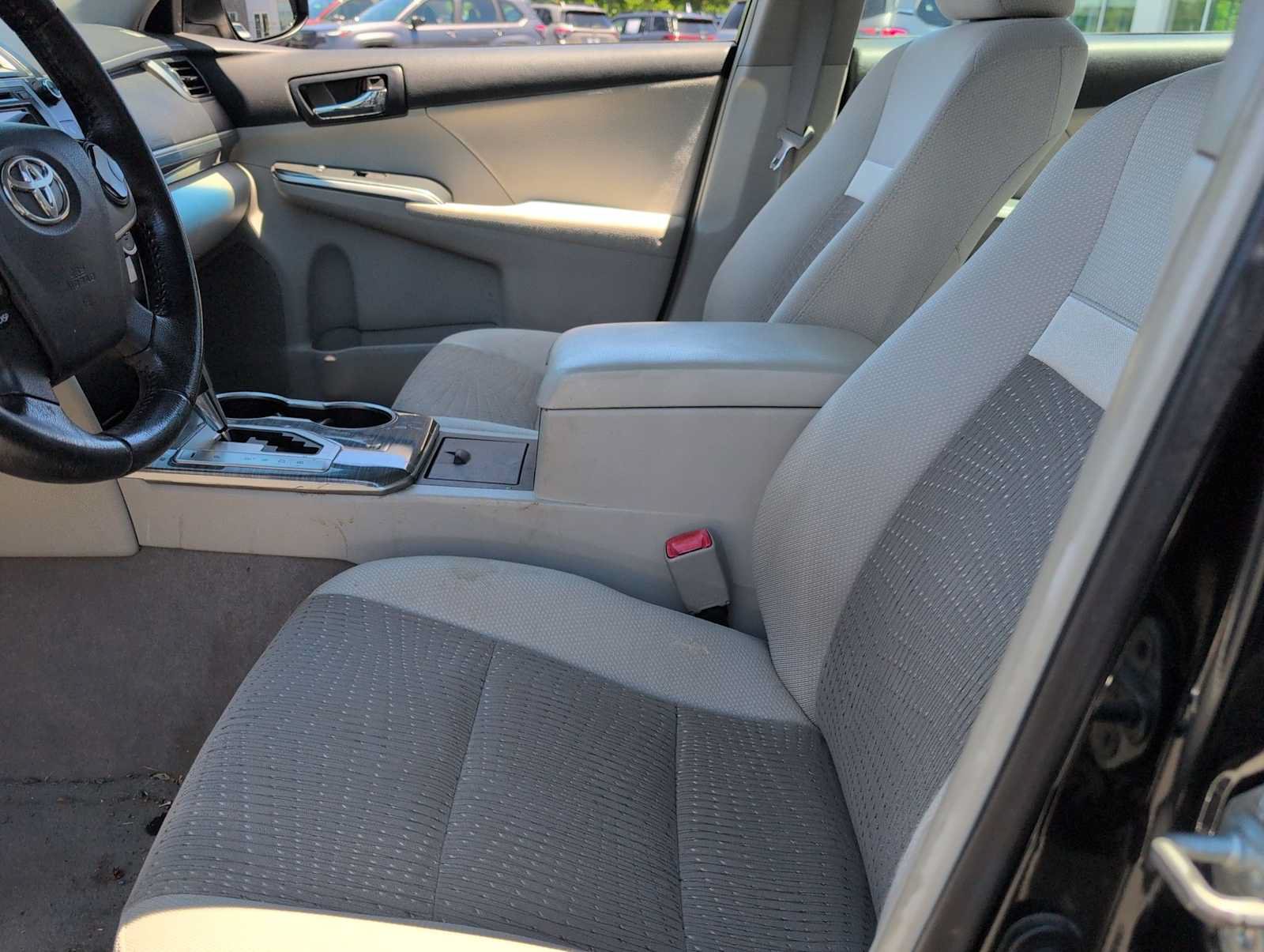 Used 2012 Toyota Camry XLE w/ Convenience Pkg FWD image 16