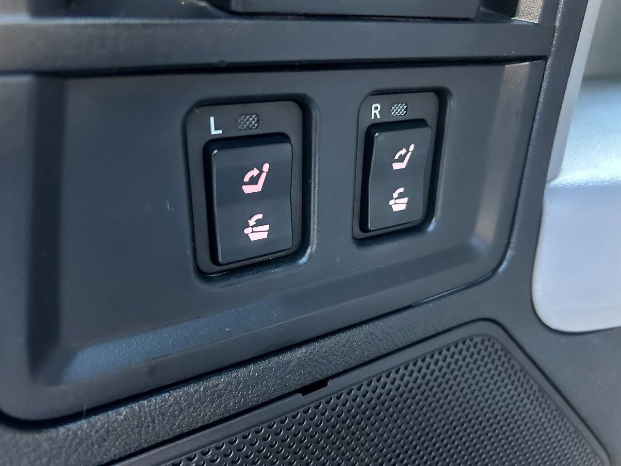 Used 2016 Toyota Sequoia Platinum image 22