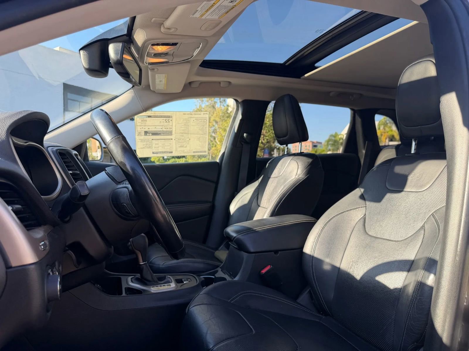 Used 2014 Jeep Cherokee Limited w/ Luxury Group image 3