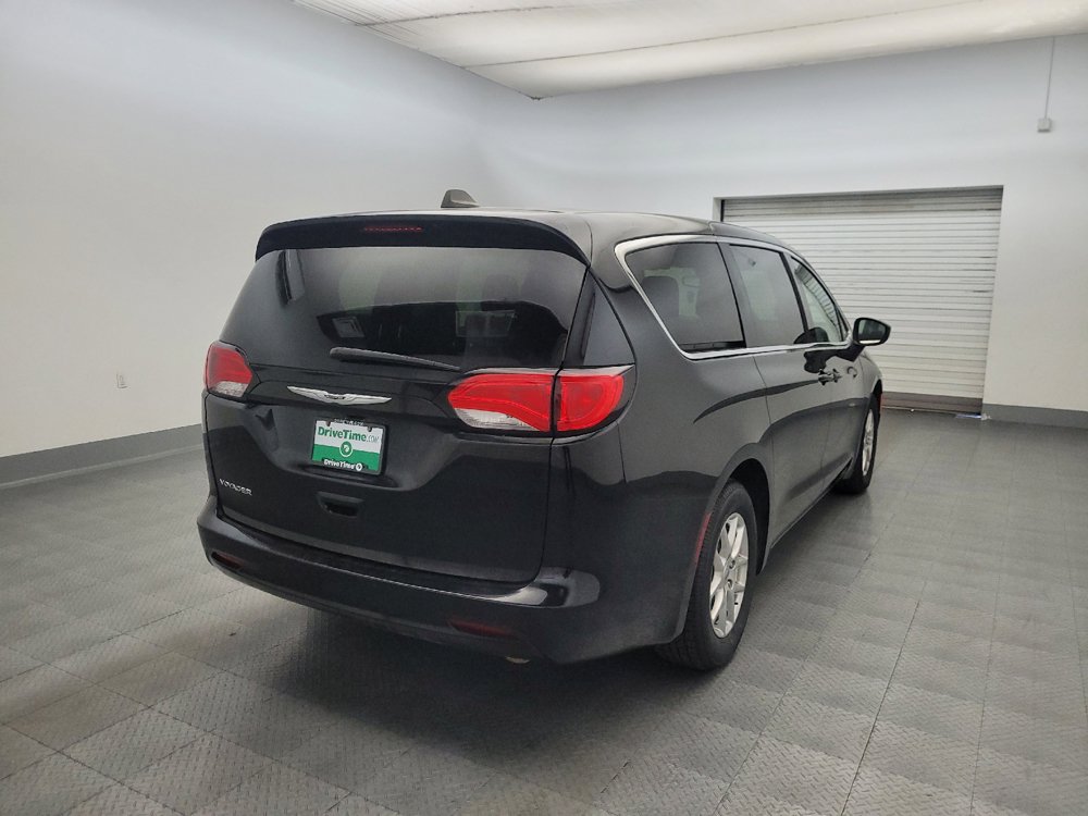 Used 2024 Chrysler Voyager LX FWD image 9