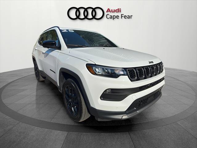 Used 2025 Jeep Compass Latitude w/ Convenience Group AWD/4WD image 7