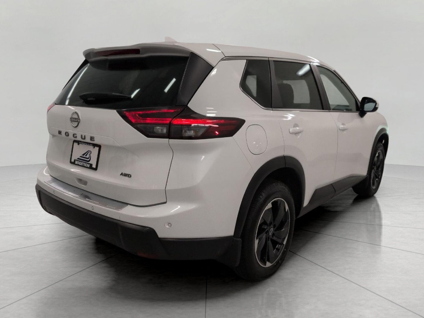 Used 2025 Nissan Rogue SV AWD/4WD image 19