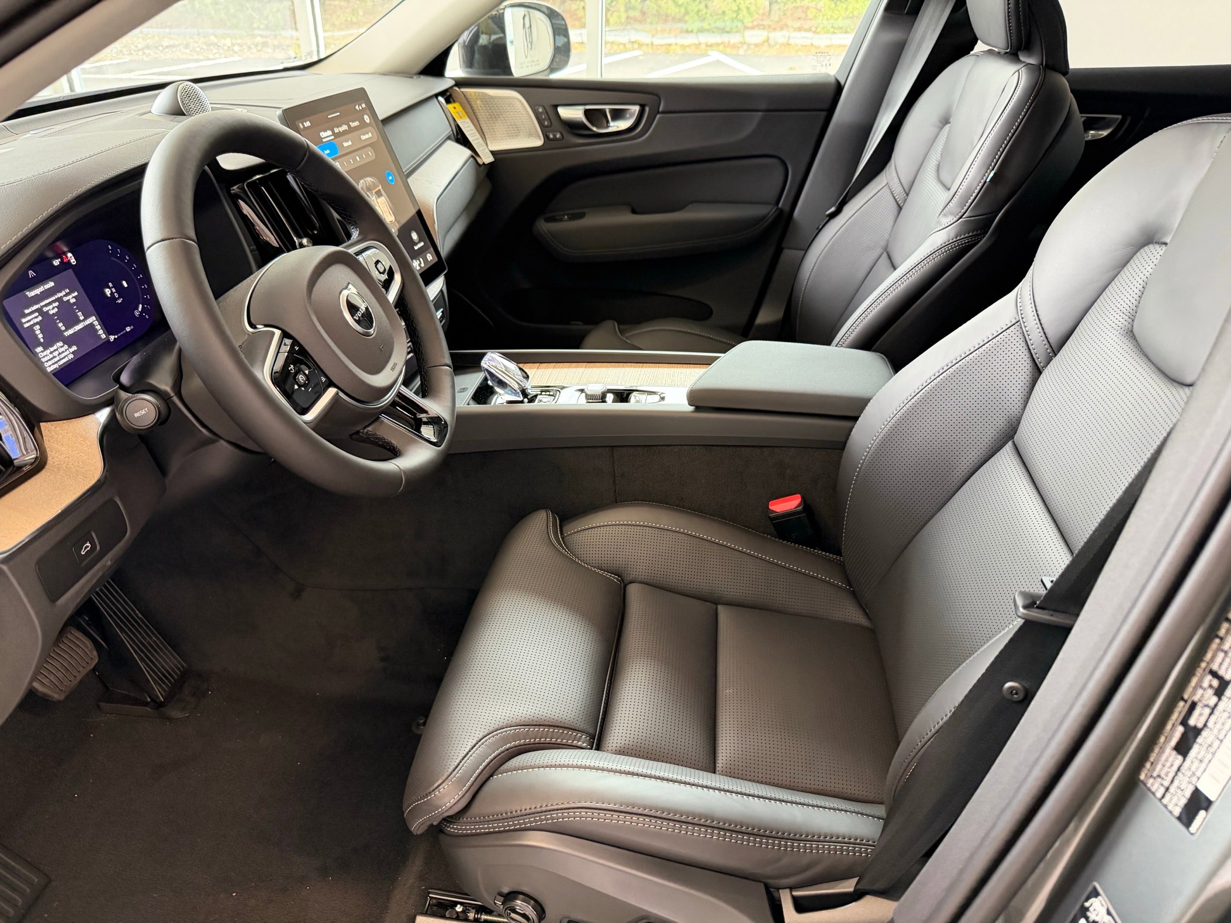 New 2026 Volvo XC60 B5 Ultra w/ Protection Package Premier AWD/4WD image 11