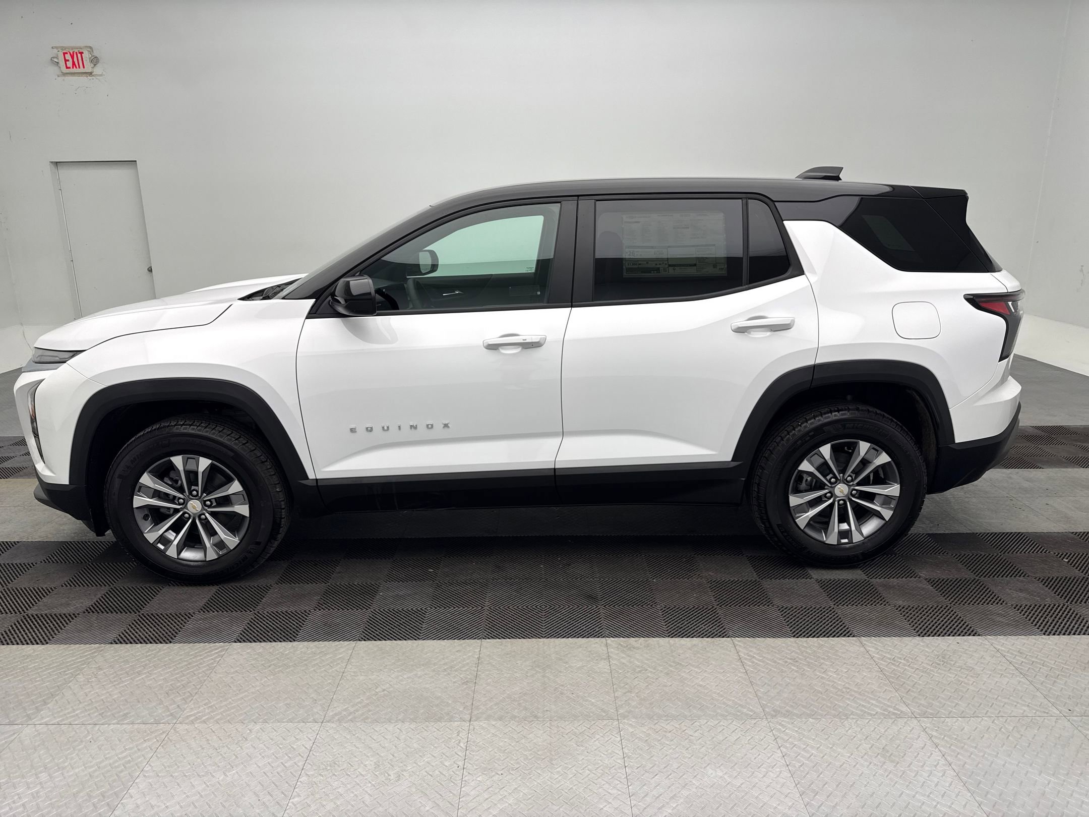 New 2026 Chevrolet Equinox LT w/ Convenience Package II image 2