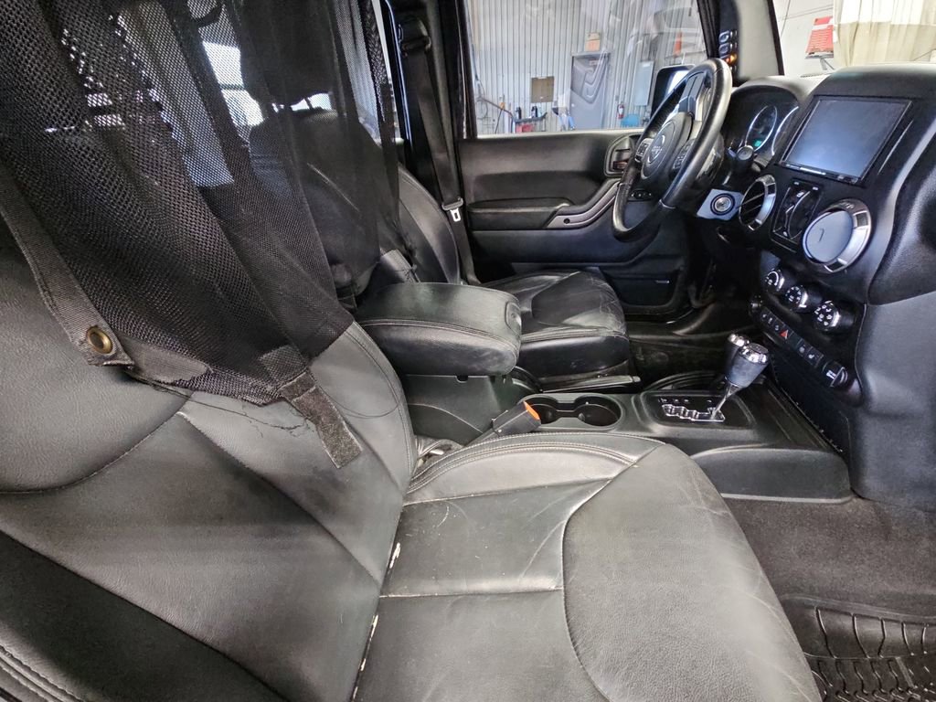Used 2018 Jeep Wrangler Unlimited Sahara image 10