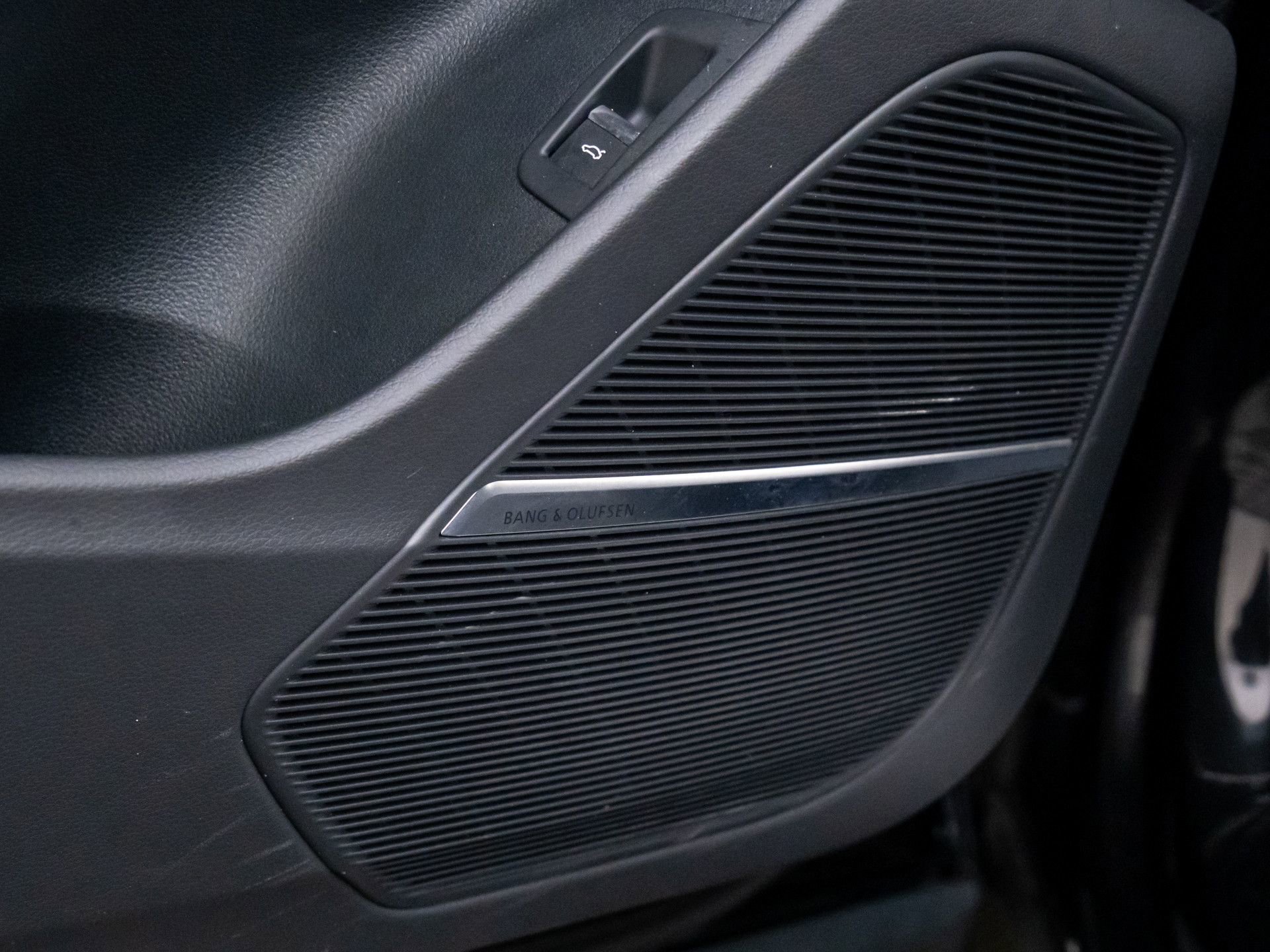 Used 2023 Audi Q8 Premium Plus image 14