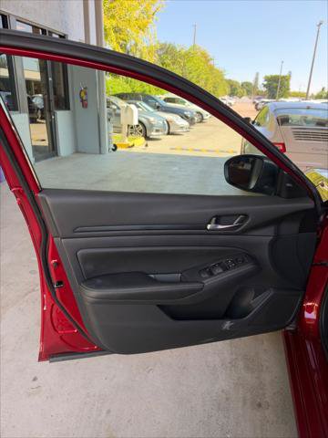 Used 2024 Nissan Altima 2.5 SV FWD image 23