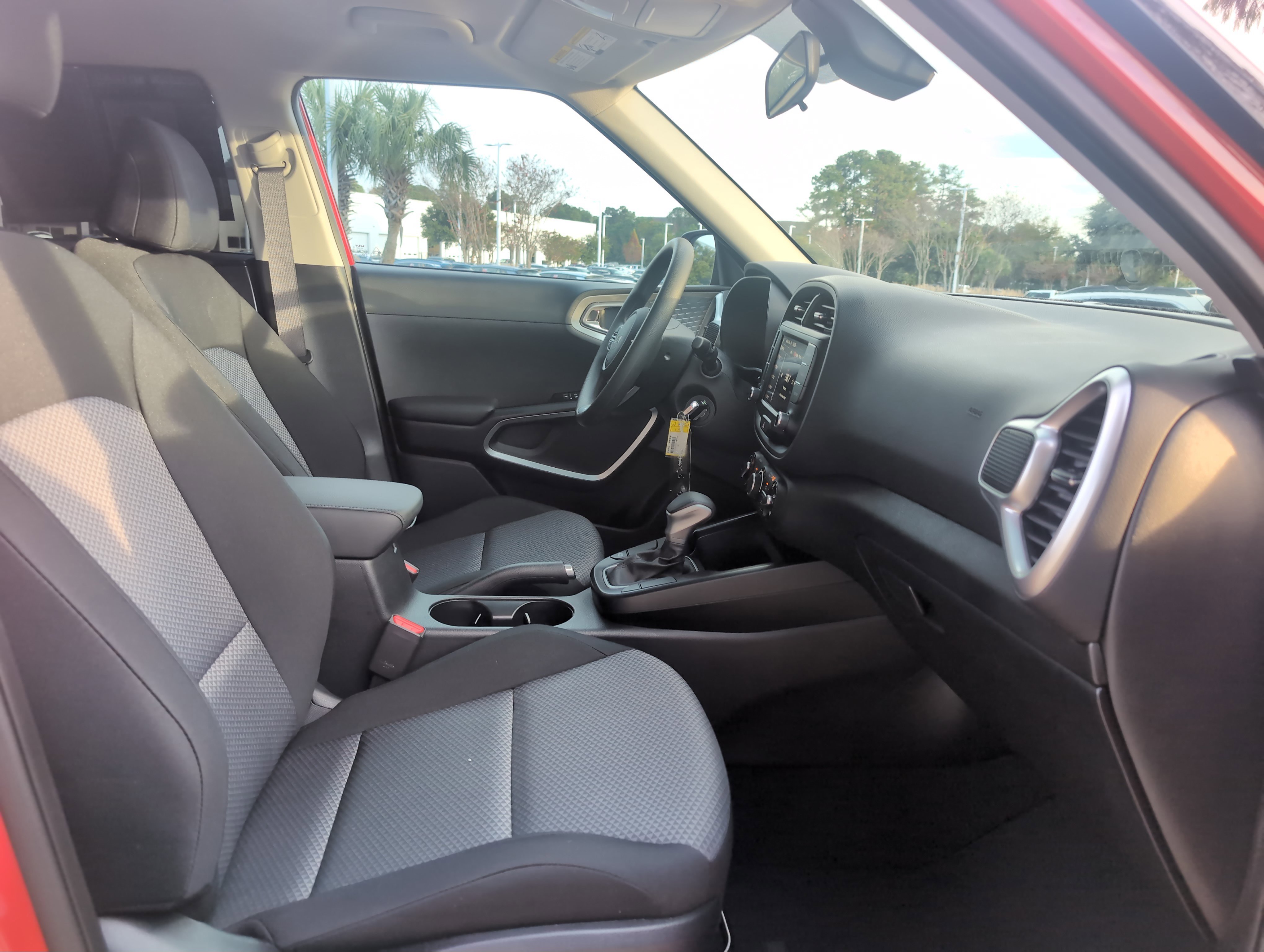 Used 2025 Kia Soul LX w/ LX Technology Package image 31