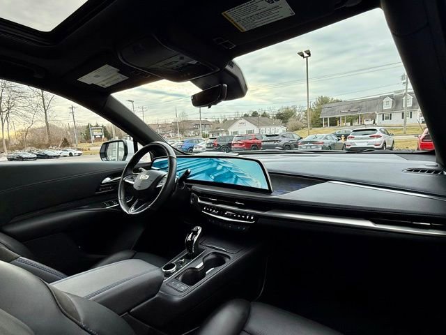 Used 2024 Cadillac XT4 Sport image 27