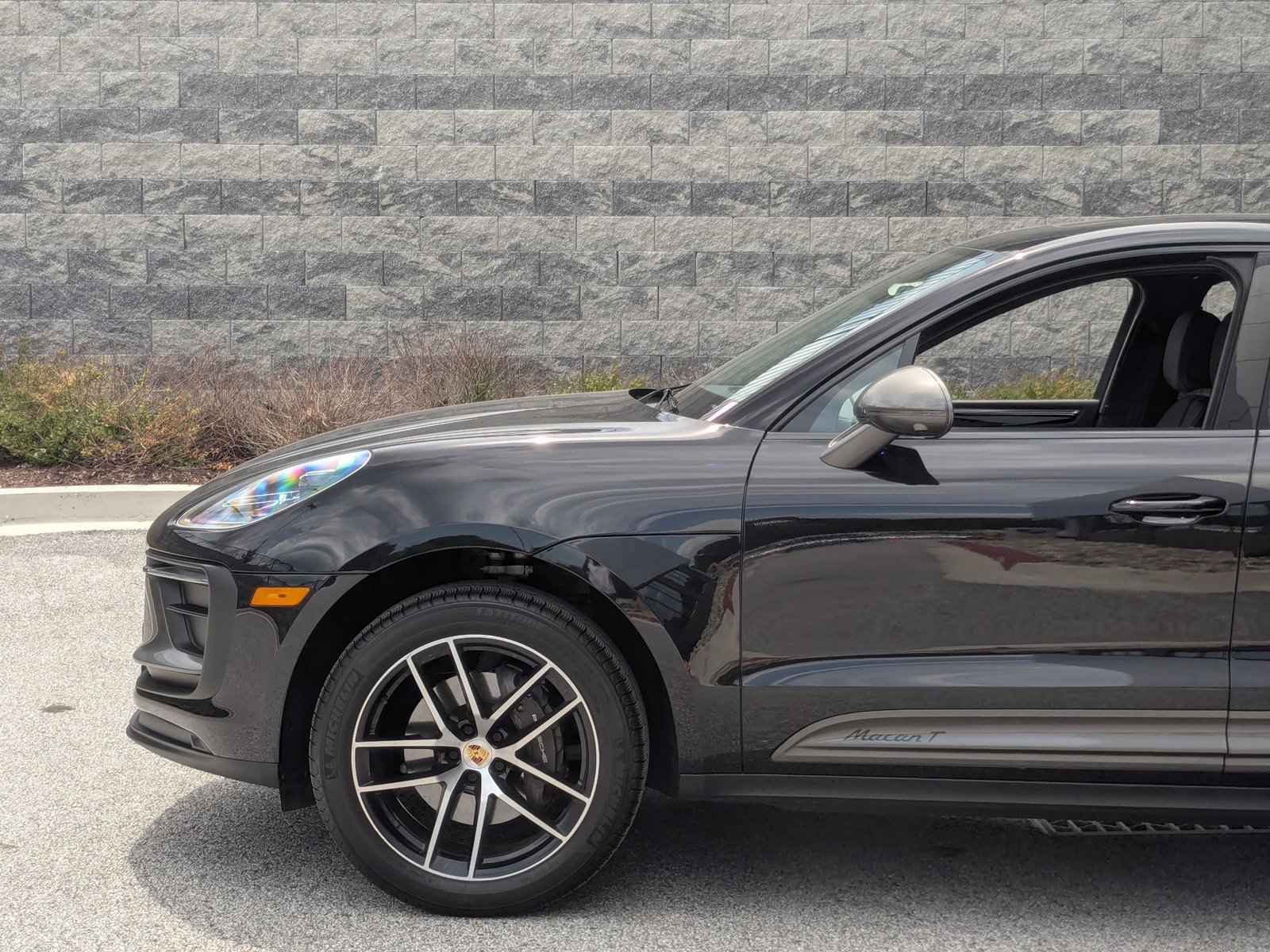 Certified 2023 Porsche Macan Turbo AWD/4WD image 11