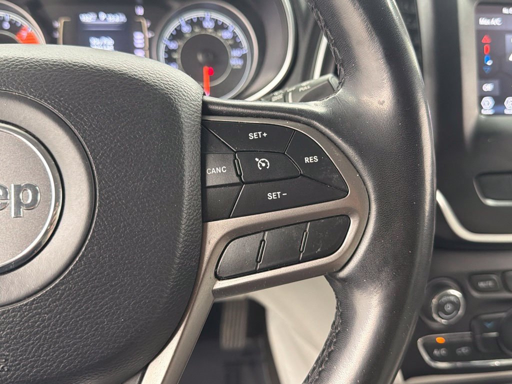 Used 2020 Jeep Cherokee Latitude Lux w/ Quick Order Package 26H Lux FWD image 27