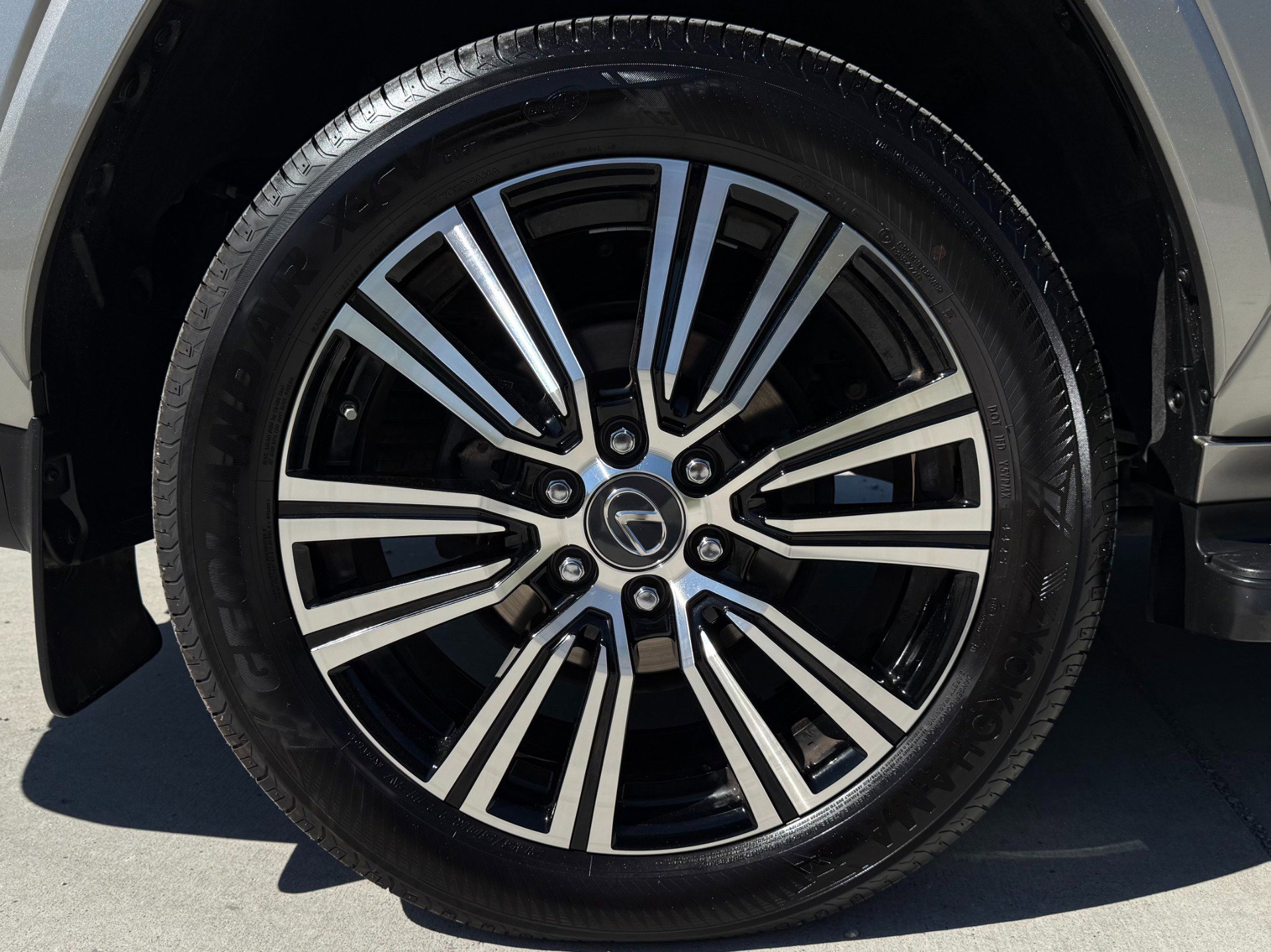 Used 2023 Lexus LX 600 4WD w/ Luxury Package image 44