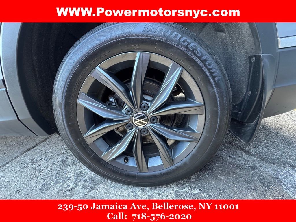 Used 2022 Volkswagen Tiguan SE w/ Panoramic Sunroof Package AWD/4WD image 15