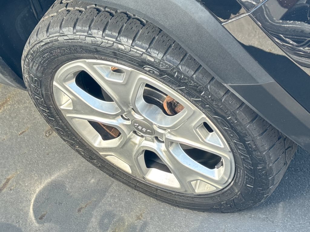 Used 2019 Jeep Renegade Limited w/ UConnect 8.4 Nav Group AWD/4WD image 9