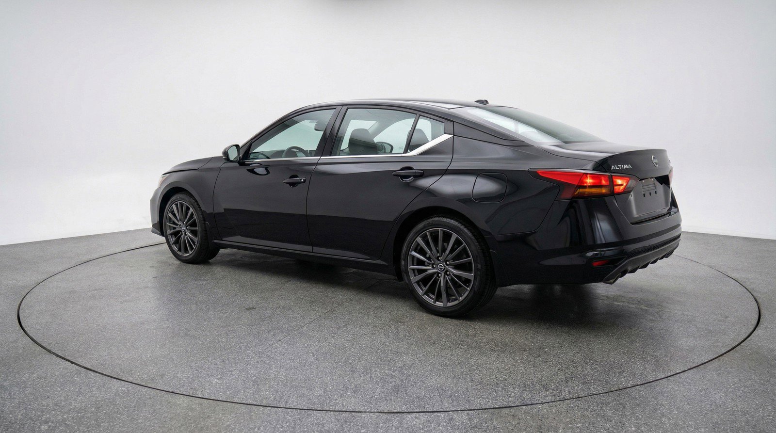 Used 2025 Nissan Altima 2.5 SV FWD image 6