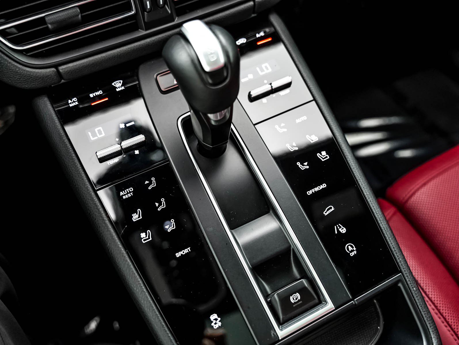 Certified 2023 Porsche Macan AWD/4WD image 20