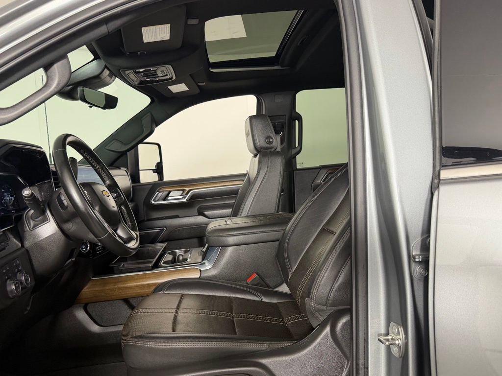 Used 2024 Chevrolet Silverado 3500 High Country w/ Technology Package AWD/4WD image 22