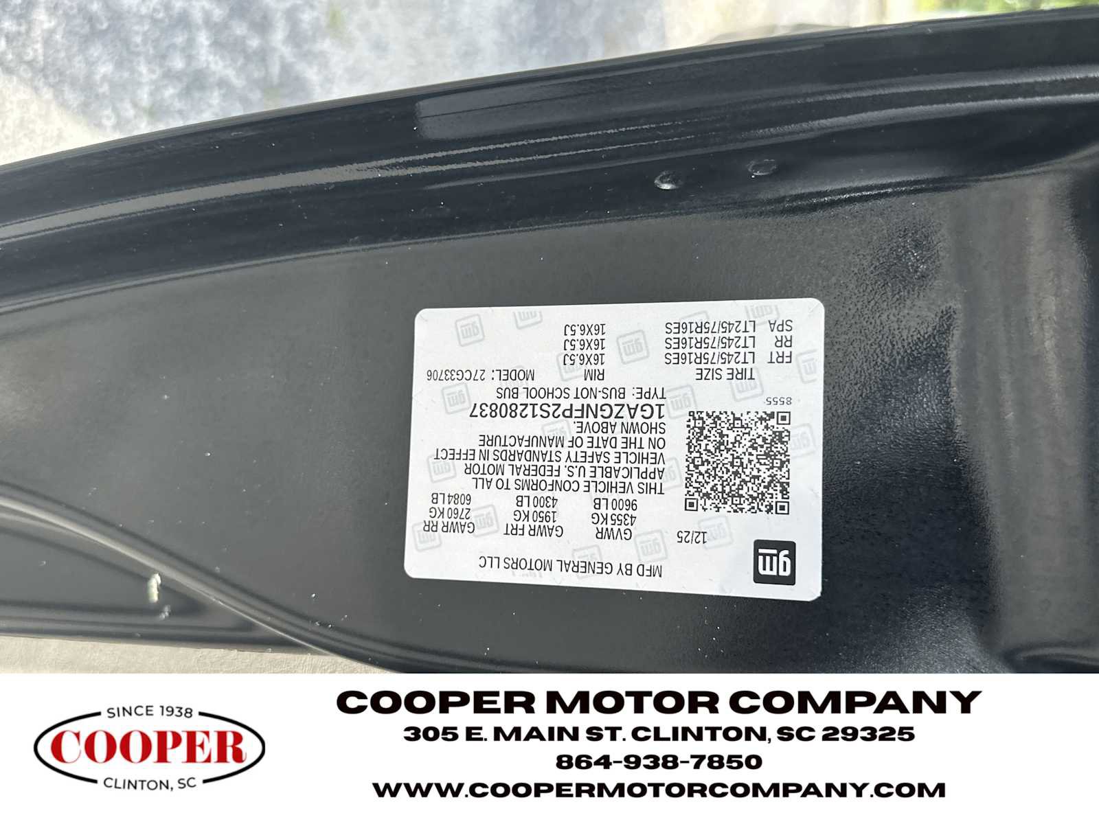 Used 2025 Chevrolet Express 3500 LS RWD image 27