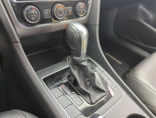 Used 2018 Volkswagen Passat 2.0T R-Line image 10