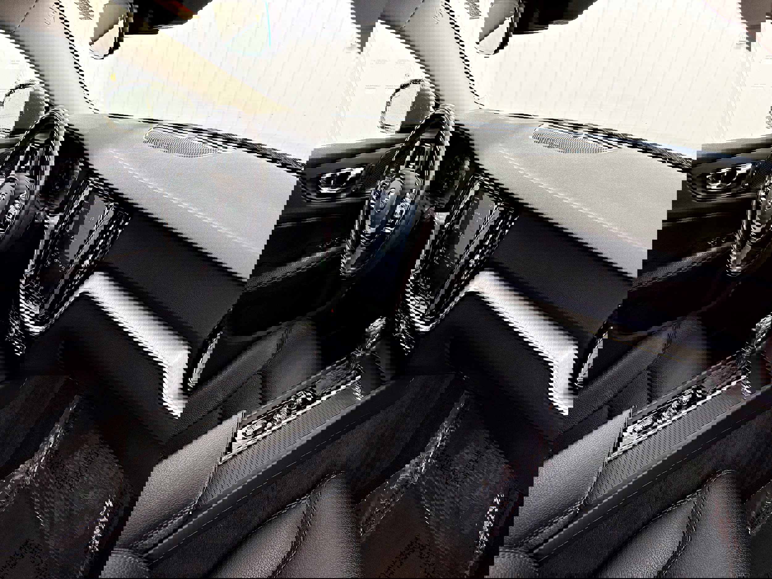 Used 2020 Volvo V60 T5 Cross Country image 29