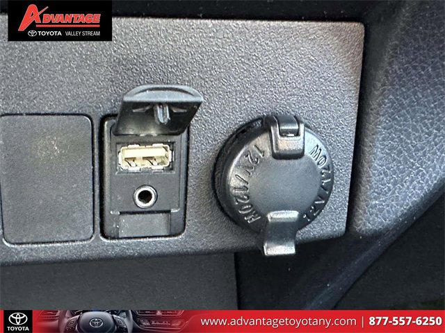 Used 2015 Toyota RAV4 Limited image 32