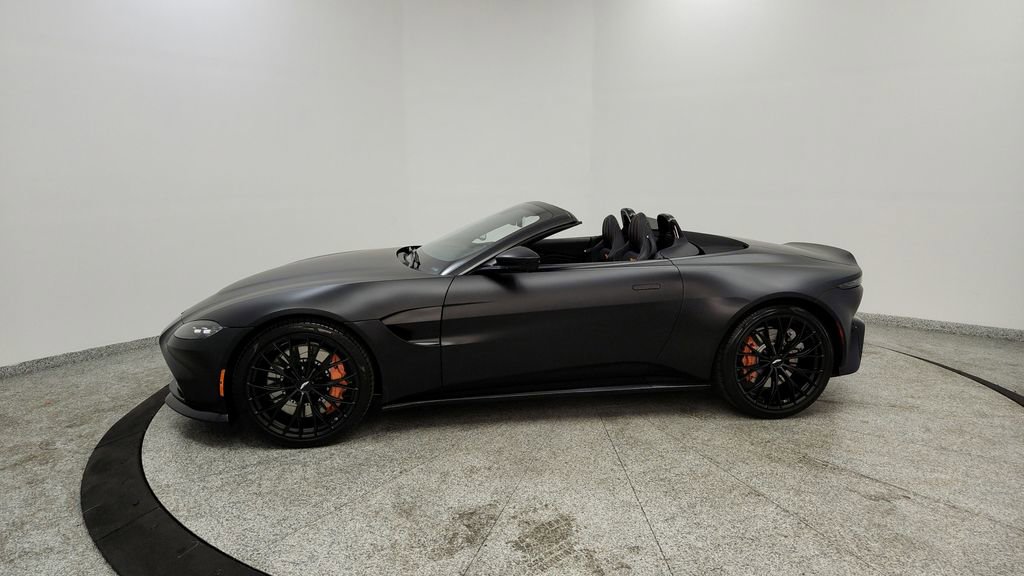 Used 2022 Aston Martin V8 Vantage Roadster image 2