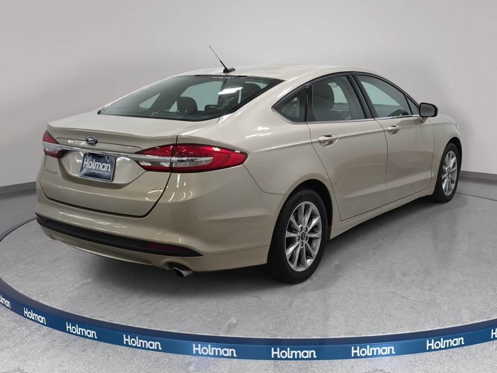 Used 2017 Ford Fusion SE w/ Fusion SE Technology Package FWD image 6