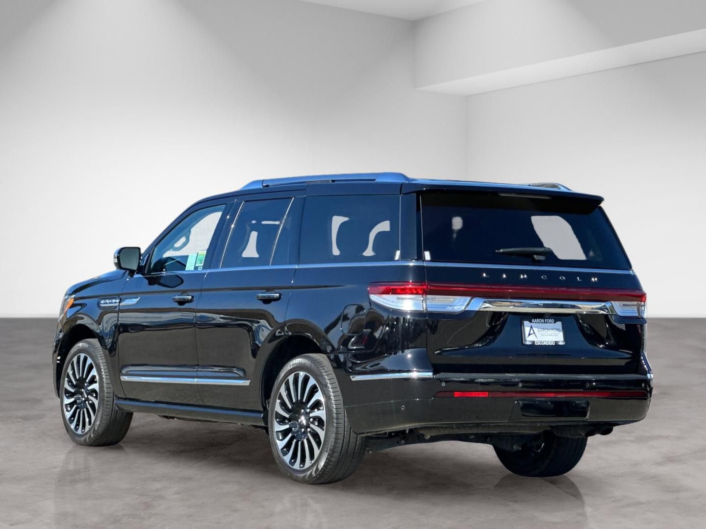 Used 2023 Lincoln Navigator Black Label AWD/4WD image 4