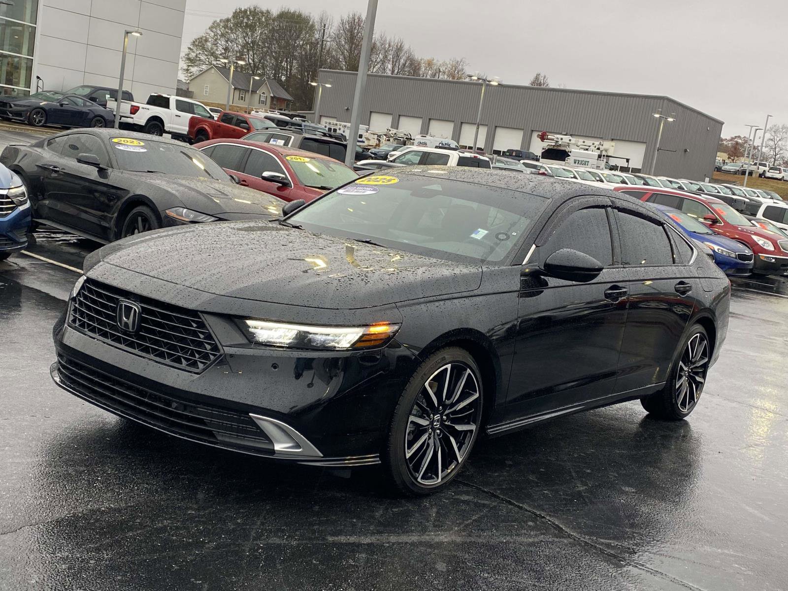 Used 2025 Honda Accord Touring image 3