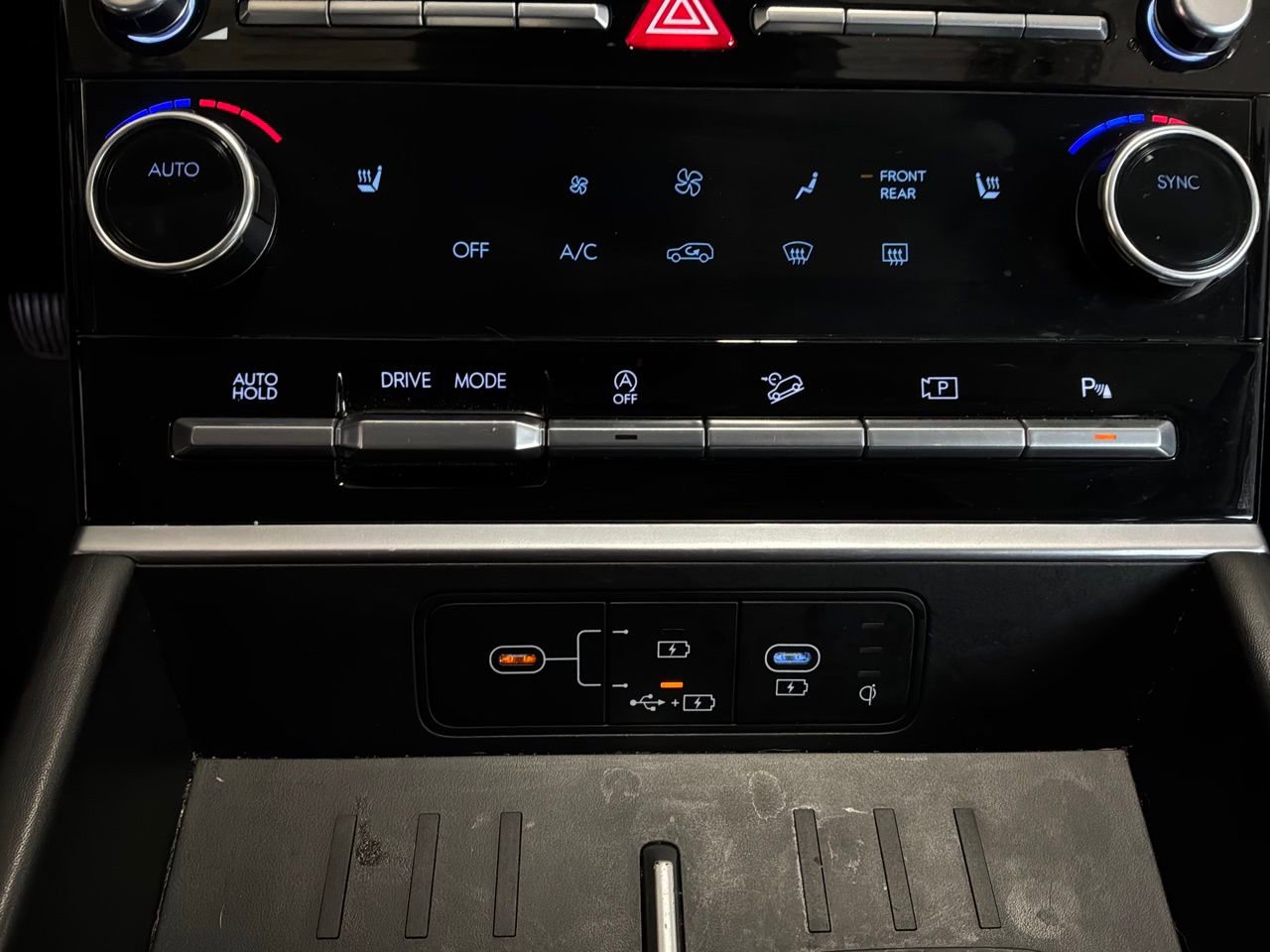 Used 2025 Hyundai Santa Fe SEL FWD image 25