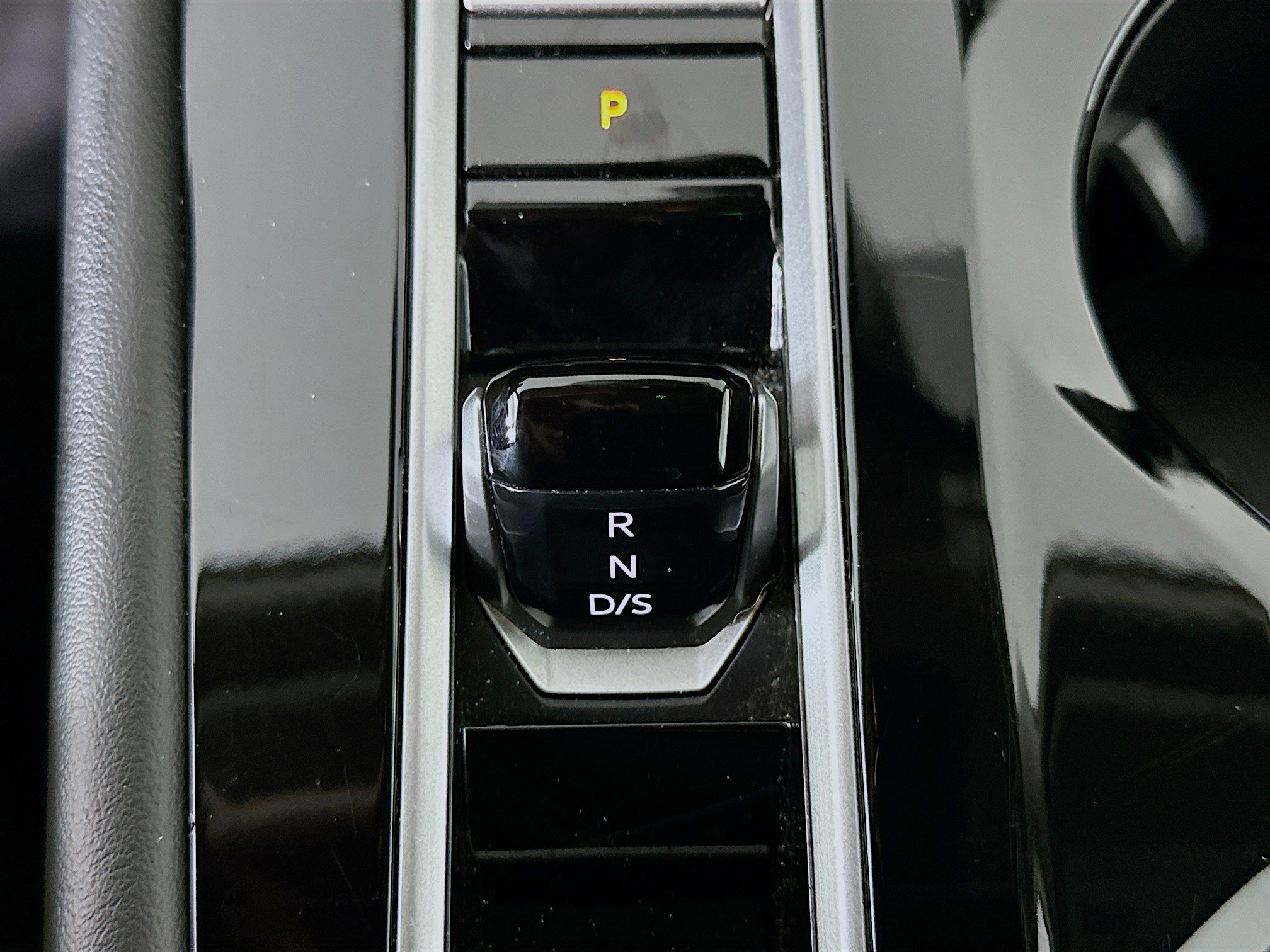 Used 2024 Volkswagen Atlas SE image 24