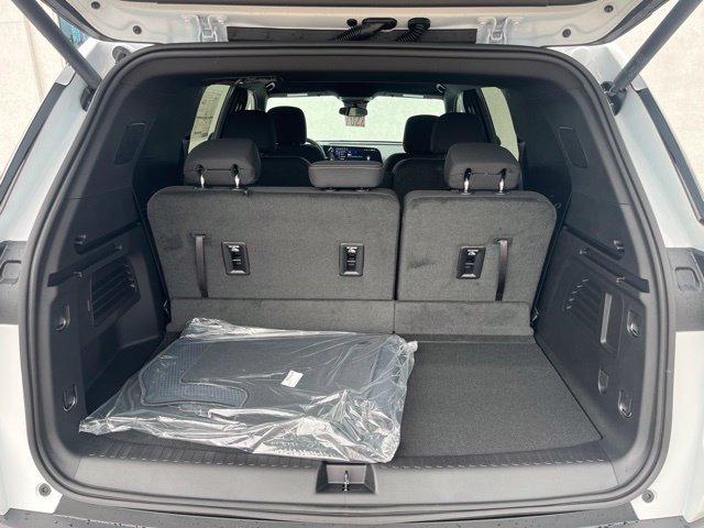 New 2027 Chevrolet Traverse LT FWD image 12