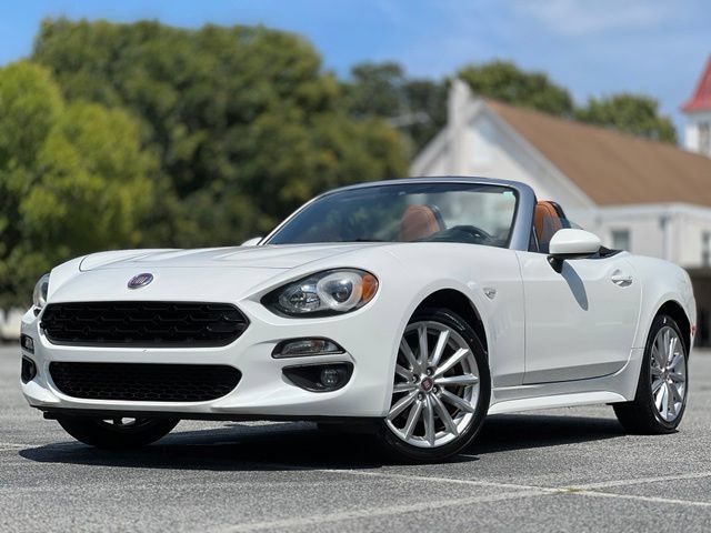 Used 2019 FIAT 124 Spider Lusso w/ Navigation & Sound Group RWD image 9
