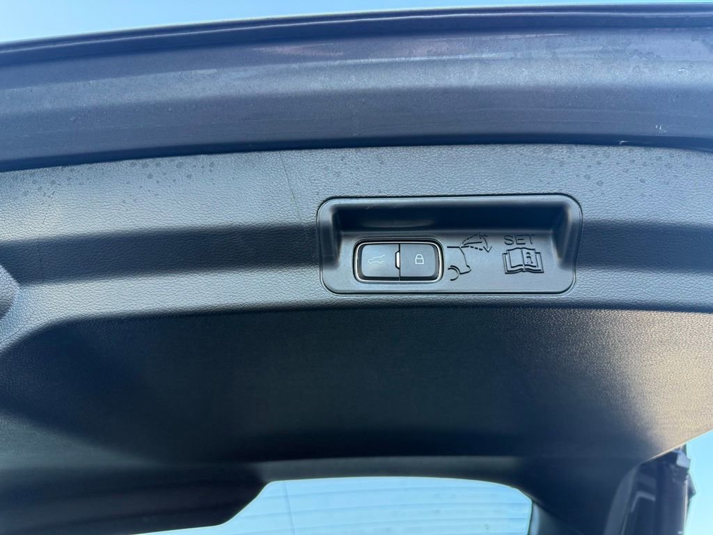 Used 2022 Ford Explorer XLT w/ Equipment Group 202A image 22