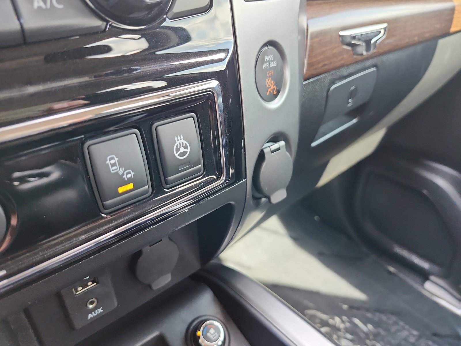 Used 2018 Nissan Titan Platinum Reserve w/ Platinum Utility Package AWD/4WD image 24