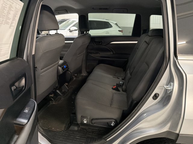 Used 2016 Toyota Highlander LE w/ Protection Package #3 AWD/4WD image 8