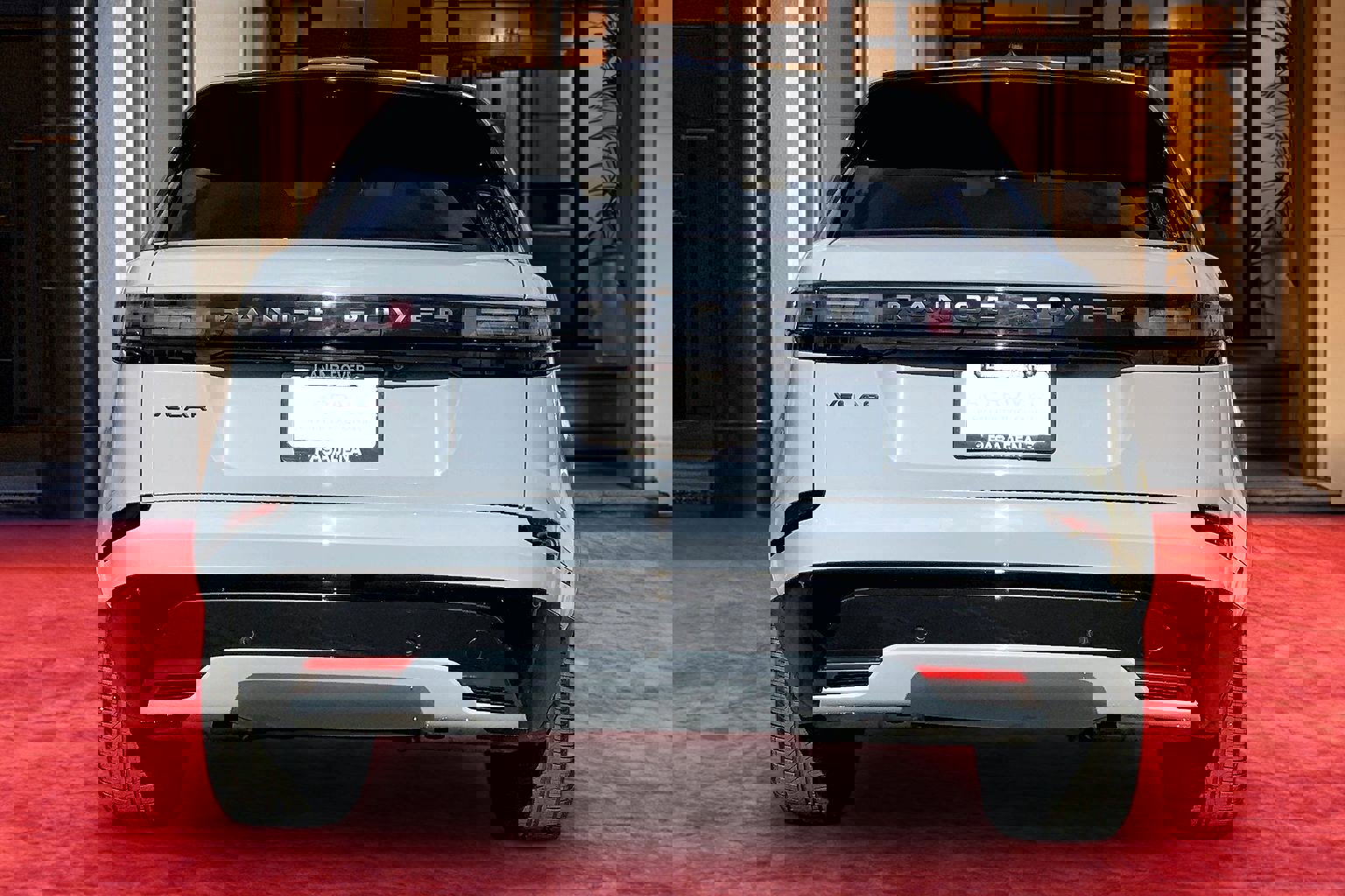 Used 2025 Land Rover Range Rover Velar Dynamic SE image 4