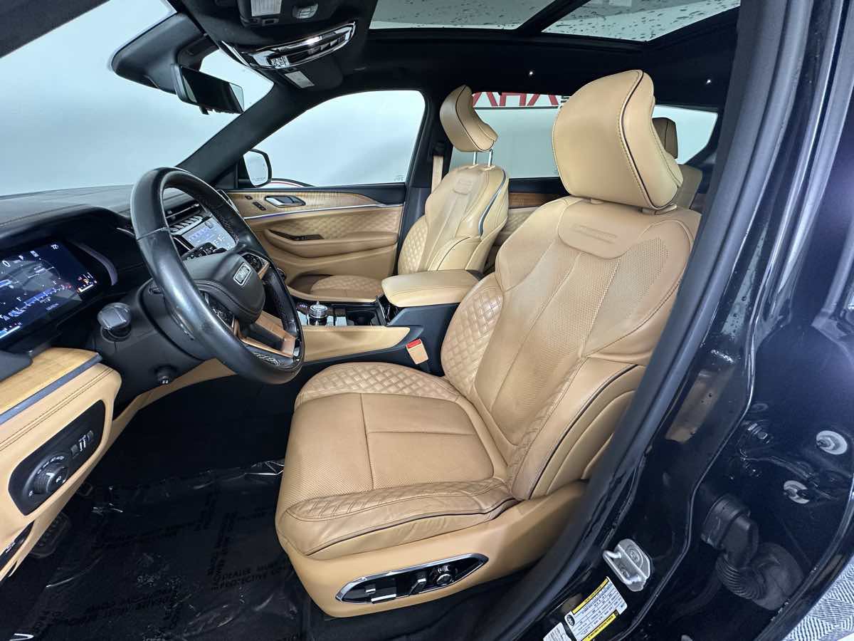 Used 2021 Jeep Grand Cherokee L Summit AWD/4WD image 23