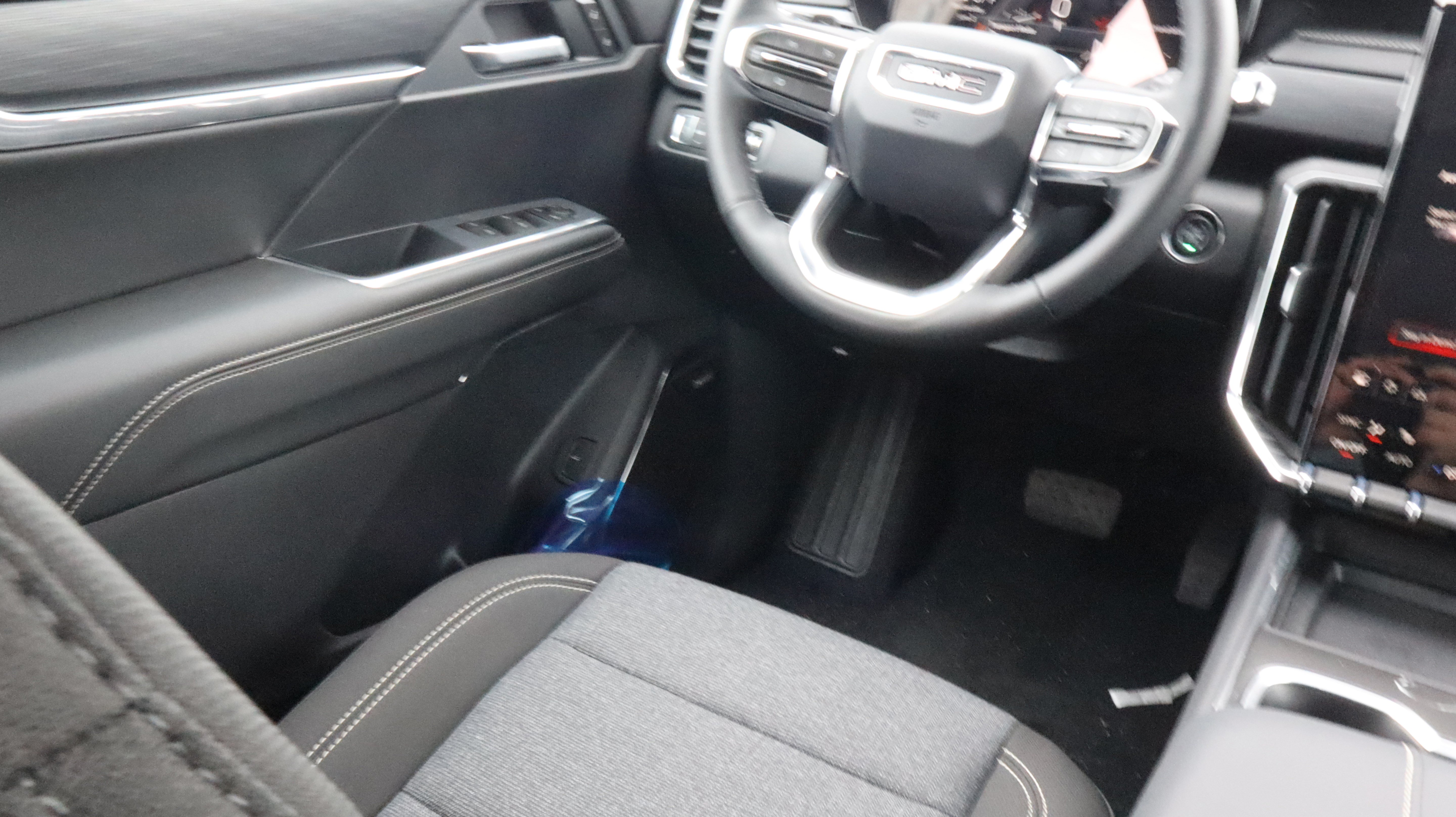 New 2026 GMC Acadia Elevation AWD/4WD image 9