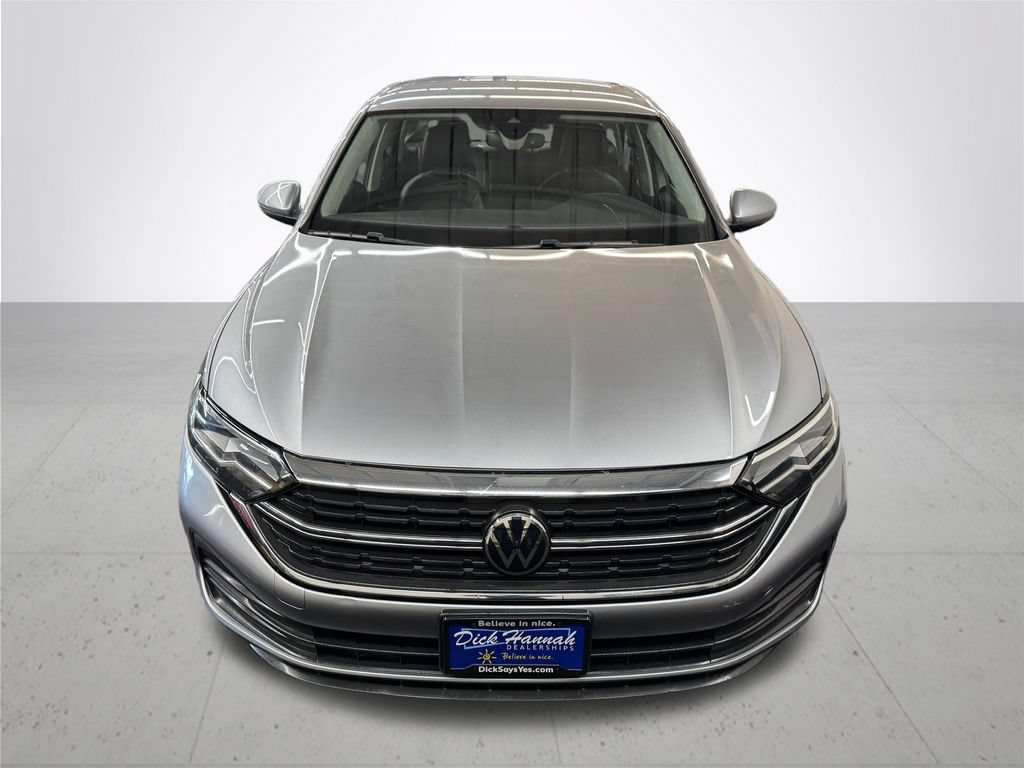 Used 2024 Volkswagen Jetta SE FWD image 11