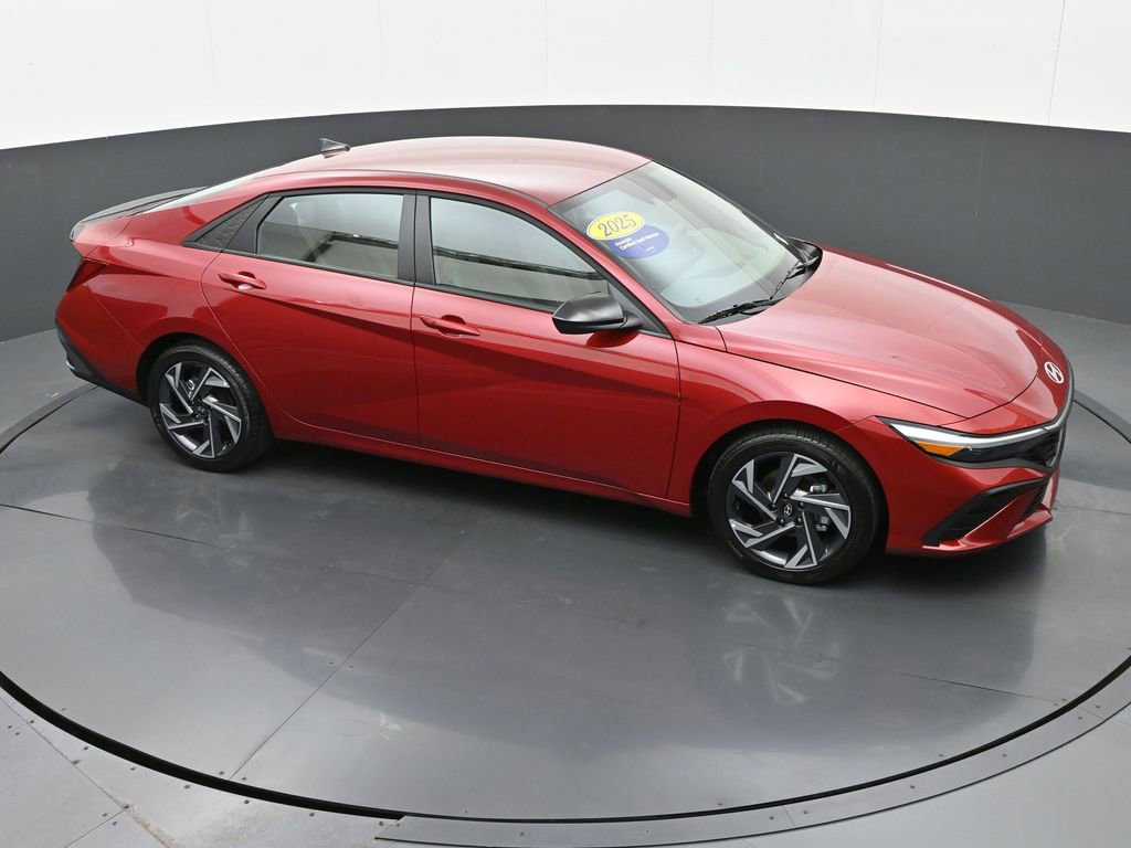 Certified 2025 Hyundai Elantra Sport image 29